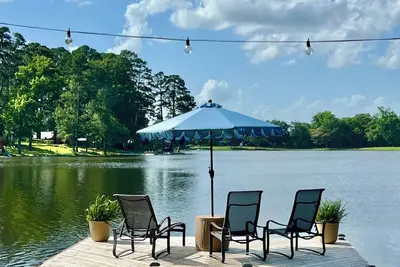 Image de Casa del Lago at Sandy Point ~\nCharming 3 bedroom house with amazing lake views