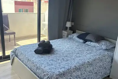 Image de Room with private bathroom and private terrace. 3rd floor of the building