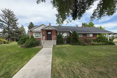 Image de Spacious and secluded 5-bedroom farmhouse with Ac, WiFi in charming Tremonton