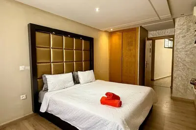 Image de Duplex Moderne au Centre-Ville Avec Netflix & Iptv