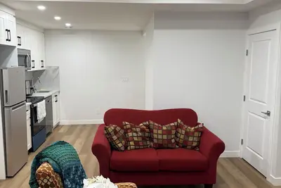 Image de Modern 2br | Quiet Nw Basement. 1. 5 hours to Banff.