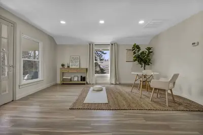 Image de Escape to comfort at Be Cozy Getaway! Located in a serene neighborhood in Euclid.