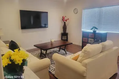 Image de Nice&confortable/house in wonderful Paramount with free park