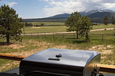 Image de Family themed 6-bedroom house, Pikes Peak view, Hot tub, game room