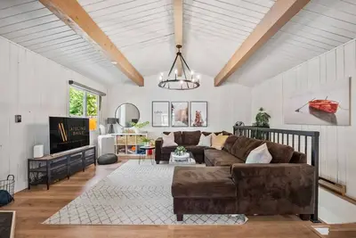 Image de Coral | Beach Access | Fenced Yard | Fire Pit