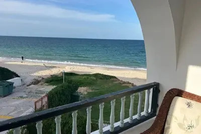 Image de Appartement pied dans l’eau à 1km de port kantoui