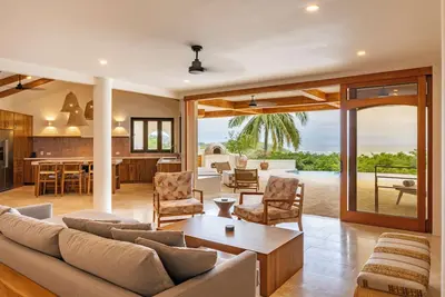 Image de Newly Renovated, Gorgeous Ocean View Home