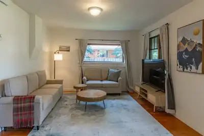 Image de Charming Blue Cabin - Downtown Retreat, Minutes to Yellowstone & Jackson Hole