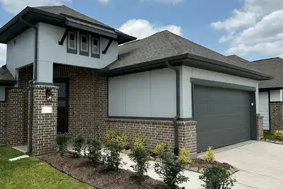 Image de Brand new and fully furnished