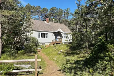 Image de 2 Br Wellfleet family beach house in the woods