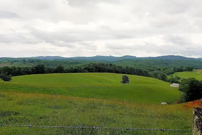 Image de Delightful residential campsite in Galax with stunning views.