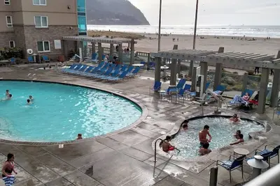 Image de Charming 1-bedroom unit in resort with fitness room in Seaside next to boardwalk
