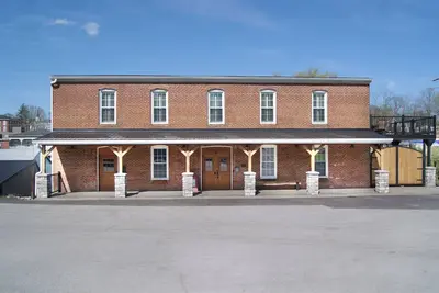Image de 1860's building brought to life