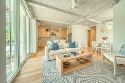 Beautiful 3 Br penthouse with panoramic views in Watercolors resort community