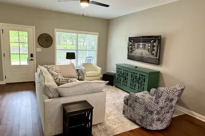 Image de Man o’ War Cottage | Versailles Ky Stay