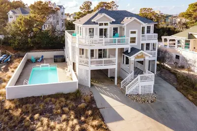 Image de Salty Paws. Pet Friendly. Minutes to Beach. Horizon Ocean Views.