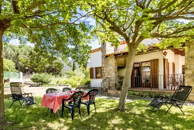 Image de Can Cardina – Maison avec jardin proche de France