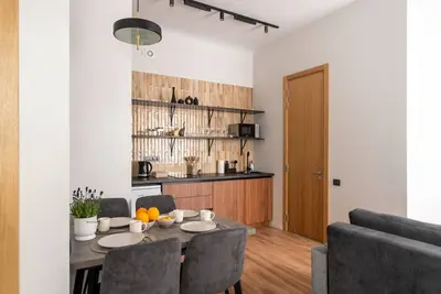Image de Renovated family 1br + Sofa • Top Eats Next Door