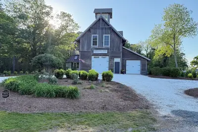 Image de Waterfront-3 Bdrm 3 Bath-Pickleball, fishing, Beautiful &Newly Remodeled! 11 acres