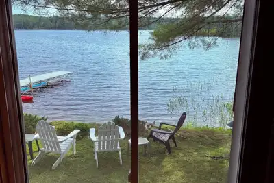Image de Cozy Lakeside Retreat: 2 Cabins, 2 Bedrooms with Ac & WiFi in Peaceful Poland