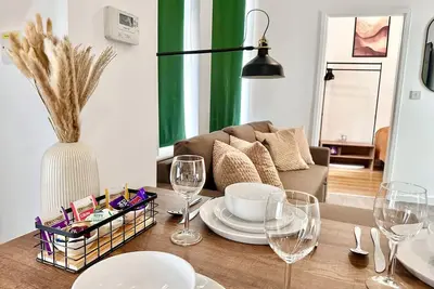 Image de The Chester Suite - Stylish 2br Apartment