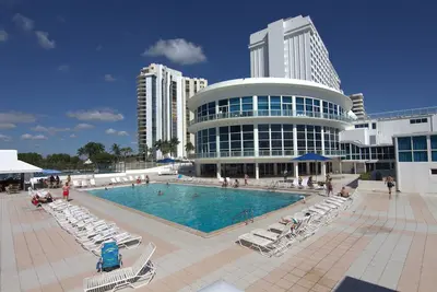 Image de Castle Beach Suites by MiaRentals