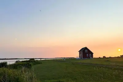 Image de Waterfront Sunset Cove Cottage!