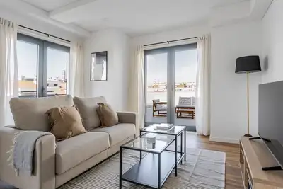 Image de Blueground | Alvalade, balcony, nr Campo Pequeno