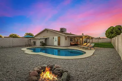 Image de Relaxing Glendale Getaway Private Pool • Pet Friendly • Great Location!