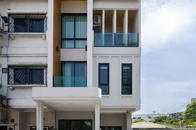 Image de Stylish Modern 4br Home, 7bed, 200m Bts PhraKhanong, 10min ThongLo