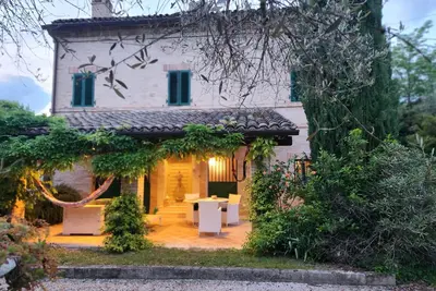 Image de Country house in a dreamlike garden, beautiful pool, fruits/ ornamental plants -Le Marche-