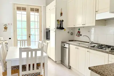 Image de S353 - Sirolo, large four-room accessorized apartment with garden