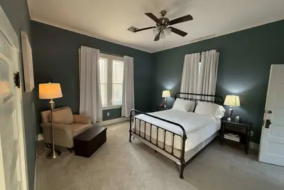 Image de Modern 2br Home Walk to Downtown