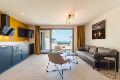 Image de \"The Black\" - Vue mer & parking aux Rosaires