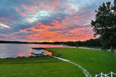 Image de Lux 4br Lkfront- in/outdoor fun-MovieRm-Gym-Dock-4private bathrooms, kayaks/Sup