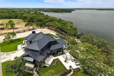Image de Heavenly Retreat – 5bd/5. 5ba of Waterfront Living