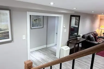 Image de Fabulous 2-bedroom apartment with Ac in charming Whitby