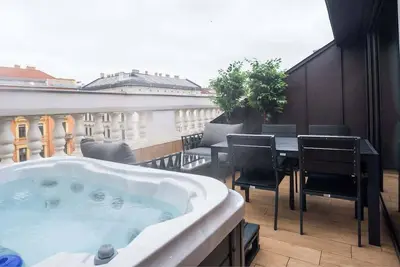 Image de Exclusive Penthouse ~ Hot Tub ~ Best Area