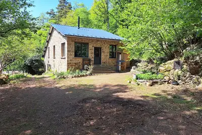 Image de Gîte autonome isolé en pleine forêt, à proximité du plateau d'Yzeron