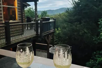 Image de Mountain Retreat w/ Hot Tub • 3 Br/3 Ba • Near Mercier Orchards & Hiking