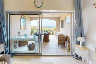 Image de Vue mer incroyable! ! -plage à 300m-piscine-parking-entièrement rénové-2 chambres