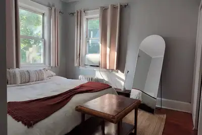 Image de 2 Br Private King Suite • Walk to Train & Downtowns – Near Nyc & Ewr