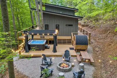 Image de Winter Retreat! w/ Hot Tub, Sauna & Firepit near Natural Bridge Sp + Rrg trails!