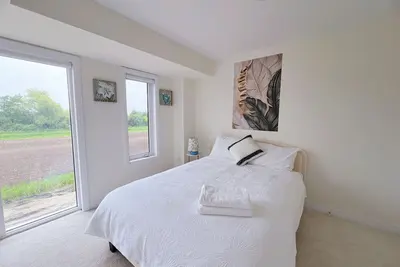 Image de Modern Family Friendly Convenient in Richmond Hill