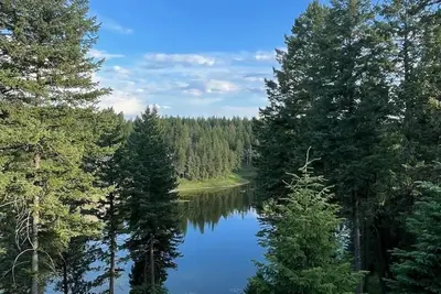 Image de Peaceful and cozy getaway near Glacier National Park.