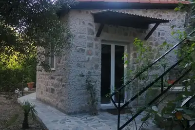 Image de Mini-maison 1pièce provençale avec Bbq, terrasse et jardin privatifs