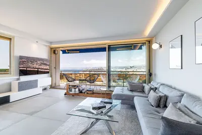 Image de Vue mer panoramique • Dernier étage • Garage privé • Clim