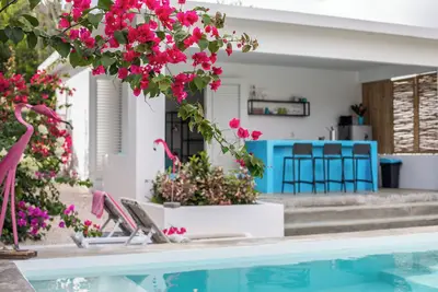 Image de Outdoor apartment Blue Outdoor kitchen Pool