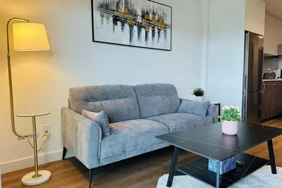 Image de Scenic Downtown 2br w/ RiverView & Parking