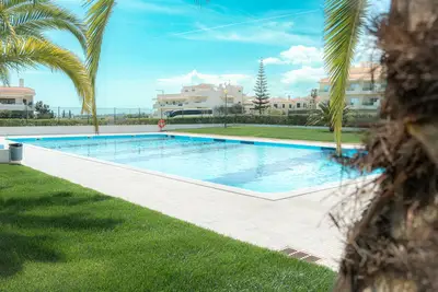 Image de Appartement 'Sea Breeze Of Alporchinhos' avec vue sur la mer, Wi-Fi et climatisation